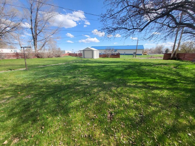 Building Photo - Home in Riverton