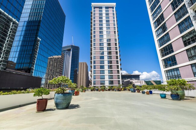 Primary Photo - 2BED 2 BATH ALL UTILITIES INCLUDED DOWNTOW...