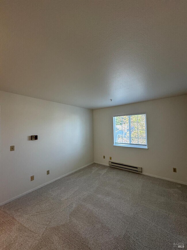 Building Photo - 375 Lighthouse Dr