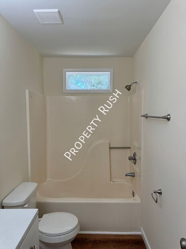 Building Photo - 1511 Rustic Dr