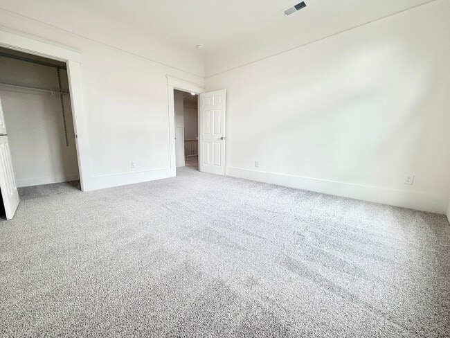 Building Photo - 4758-4764-4764 Mission St