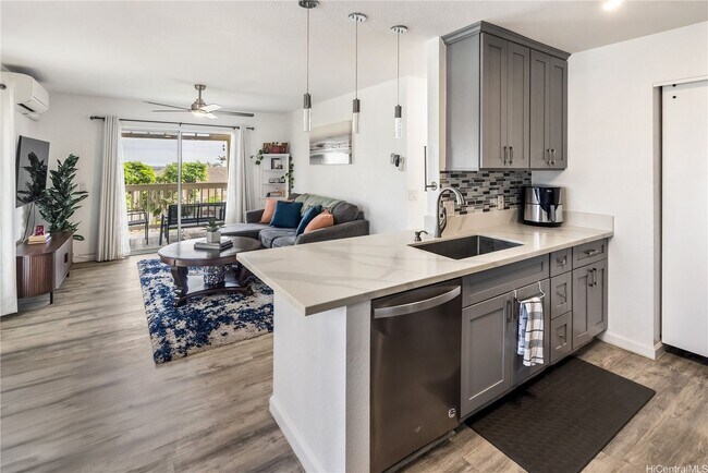 Building Photo - AVAILABLE NOW! 2 bed, 2 bath, 1 parking