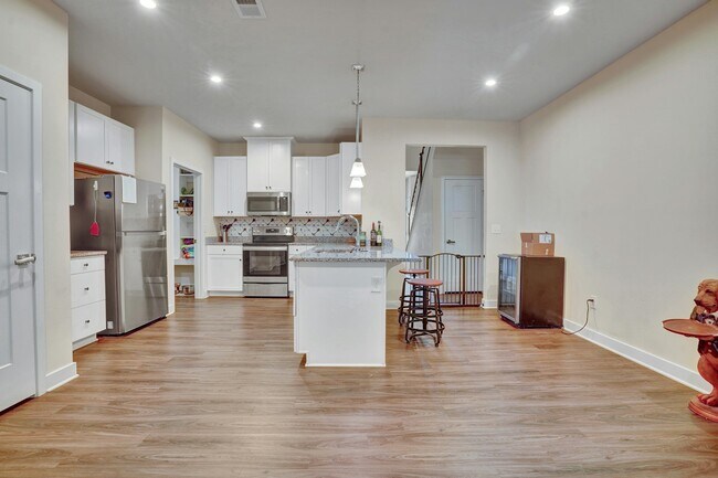 Building Photo - 1921 Doubloon Way