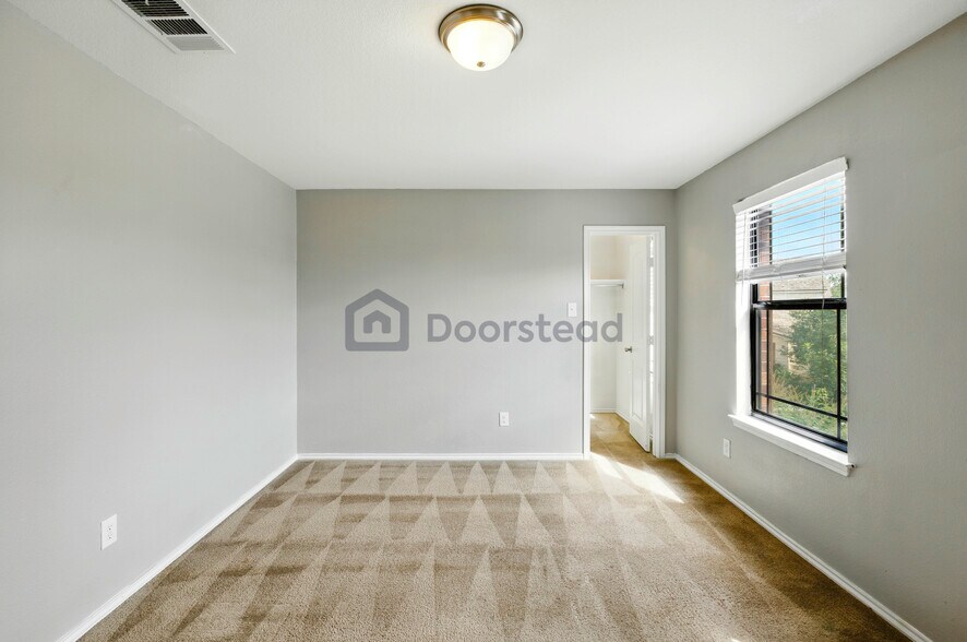 Building Photo - 920 Water Hyacinth Loop