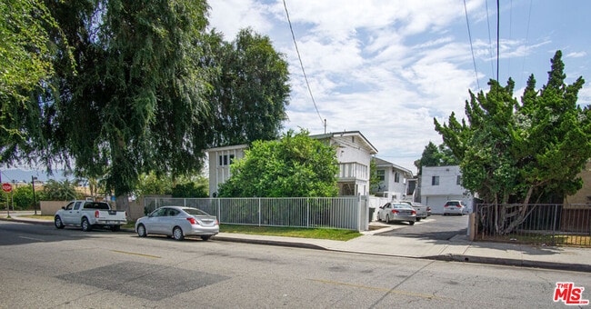Building Photo - 2702 Potrero Ave