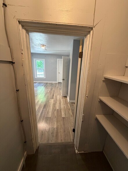 Building Photo - 12 Thorp St