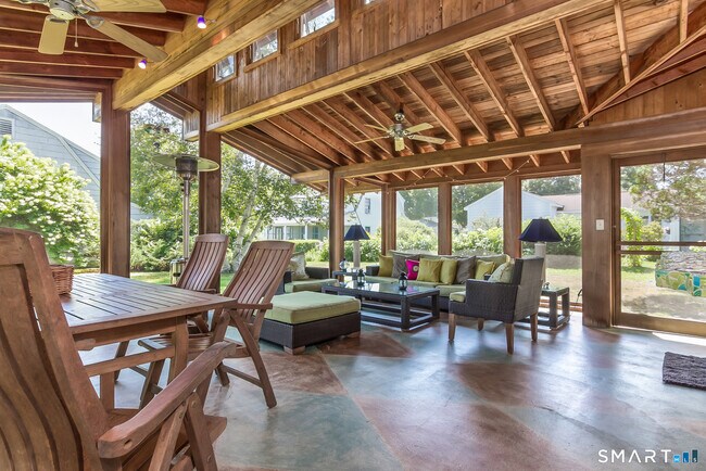 Building Photo - 116 Overshore Dr E