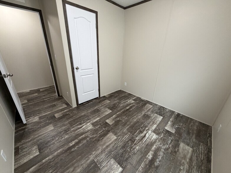 Building Photo - 38070 Ducharme Dr