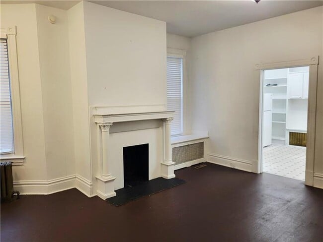 Building Photo - 438 S Maple Ave