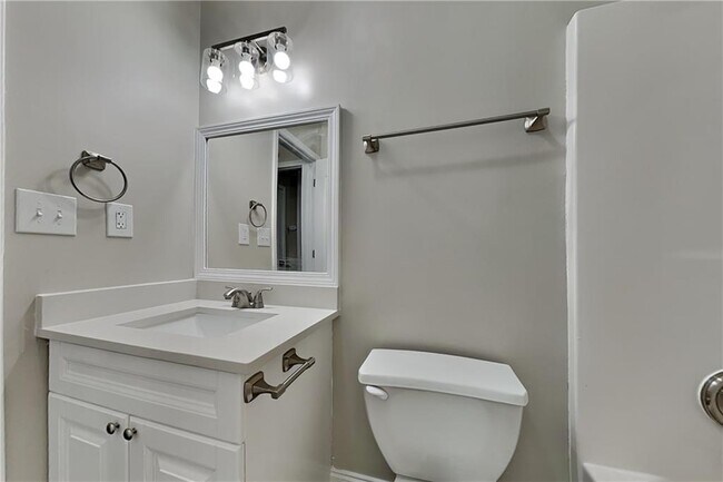 Building Photo - 755 Willowwind Dr