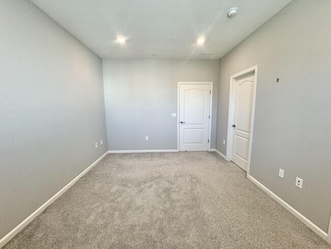 Building Photo - 202 Agustin Narvaez St