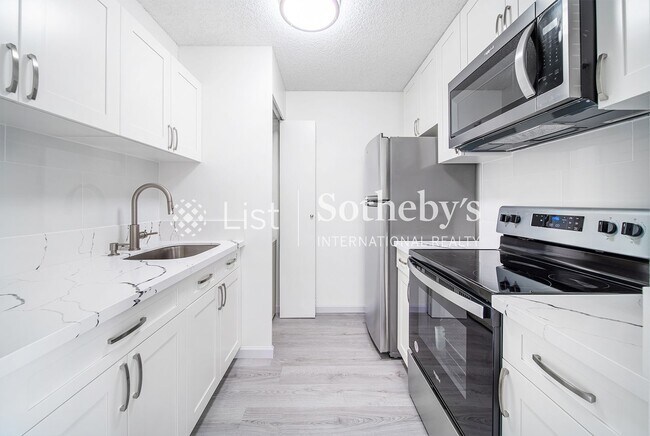 Building Photo - Villa on Eaton Square #1410 | Honolulu, HI