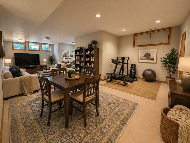 Building Photo - 1463 N Leavitt St