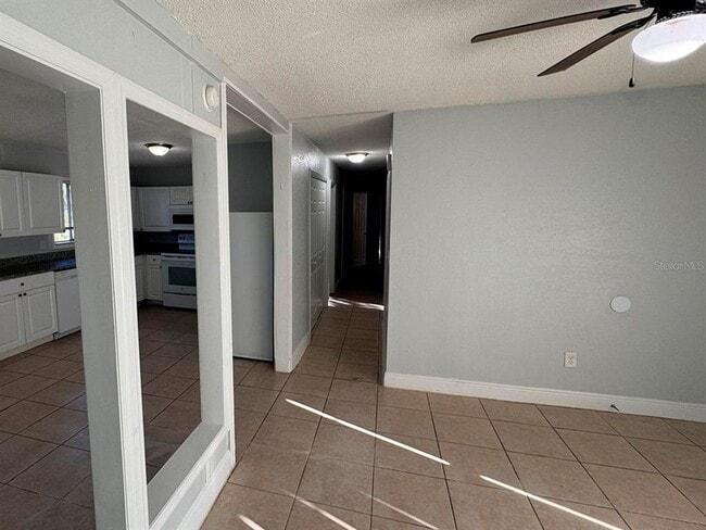 Building Photo - 302 Sherwood Dr