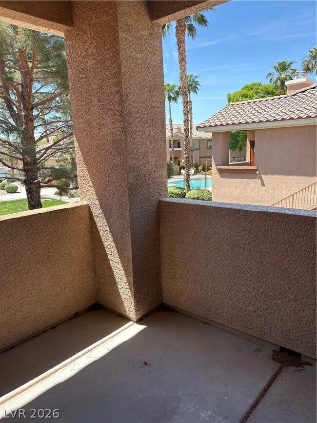 Building Photo - 1050 E Cactus Ave