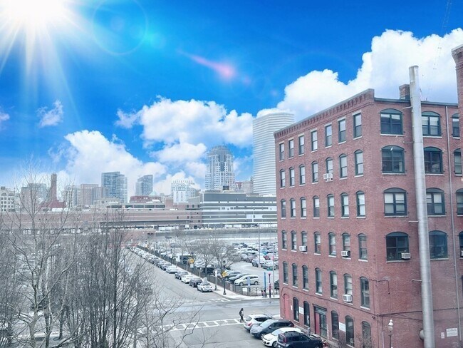 Building Photo - 35 Channel Center St