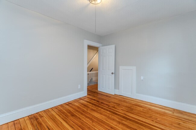 Building Photo - 108-110 Northampton Ave