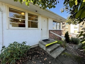 Building Photo - Charming 1 bedroom available in Woodlawn