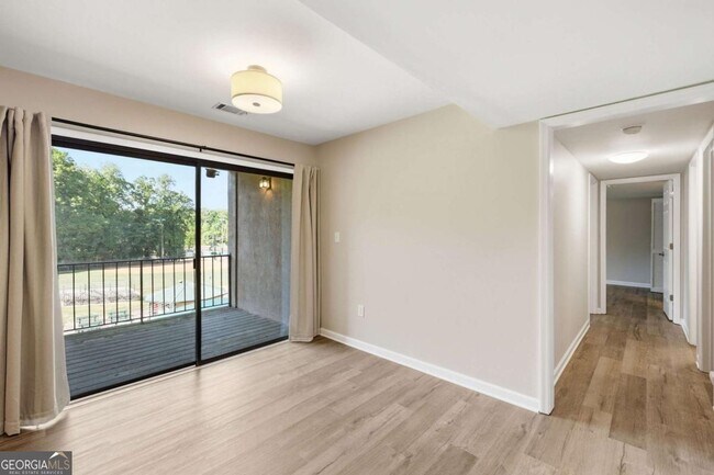 Building Photo - 605 Candler St