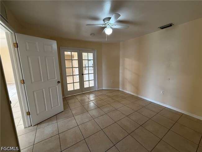 Building Photo - 696 Homestead Rd S