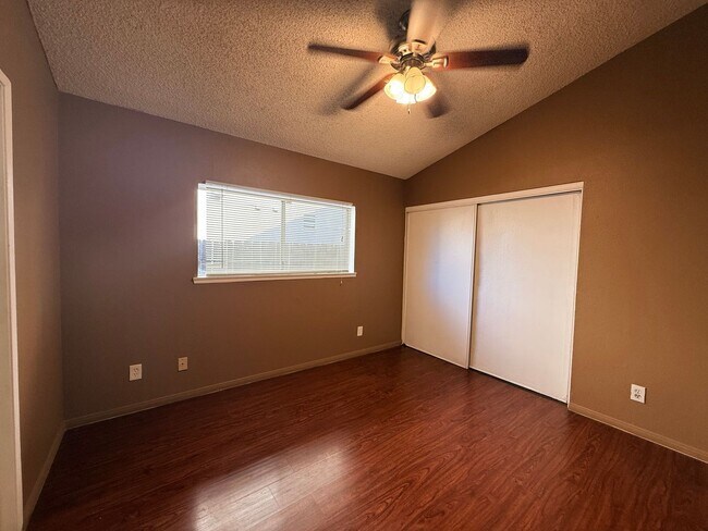 Building Photo - Beautiful 3-Bedroom Pool Home