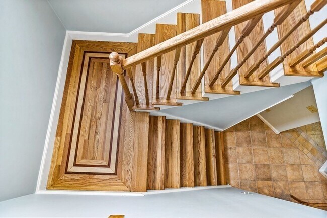 Building Photo - 328 East St