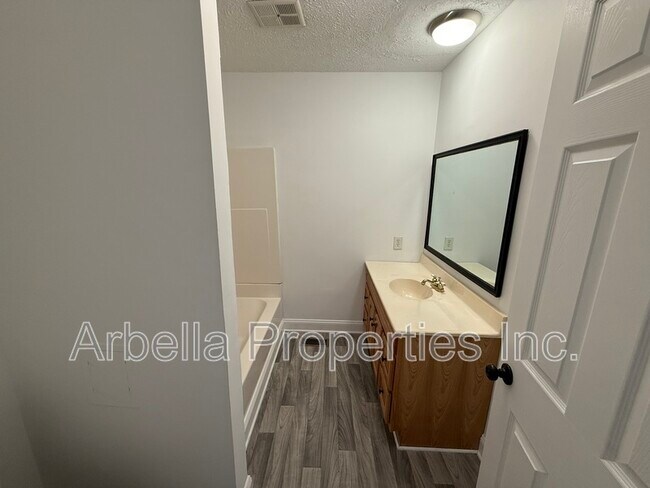 Building Photo - 505 Duel Ln