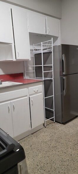 Full kitchen area - 1938 Fillmore St