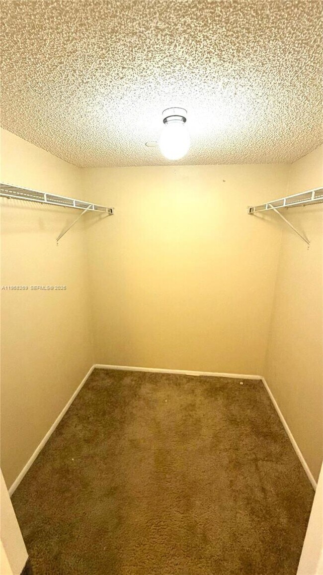 Building Photo - 3520 Oaks Way