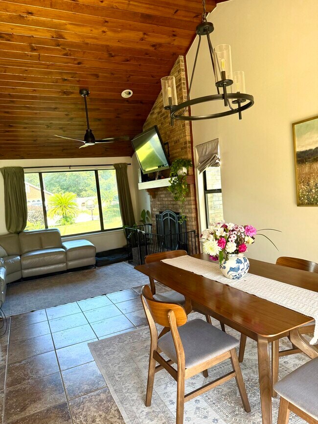 Building Photo - 350 Sailfish Dr