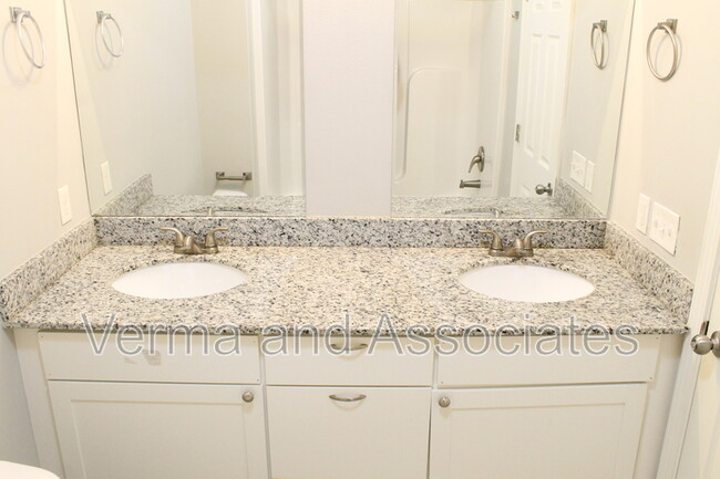 Building Photo - 5007 SW Fieldstone Blvd