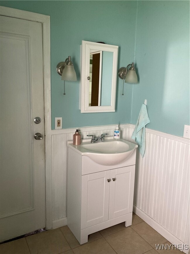 Building Photo - 21 College St