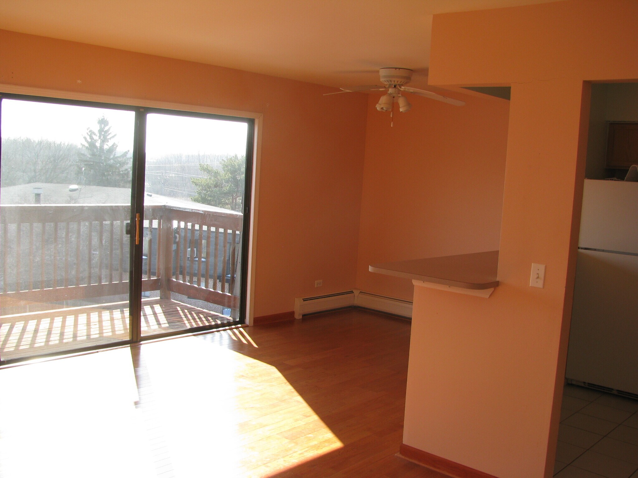 Building Photo - 985 S Court of Shorewood