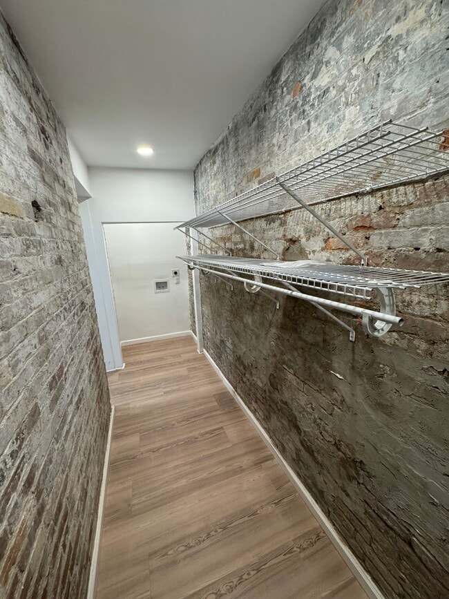 Building Photo - 839 S Jackson St