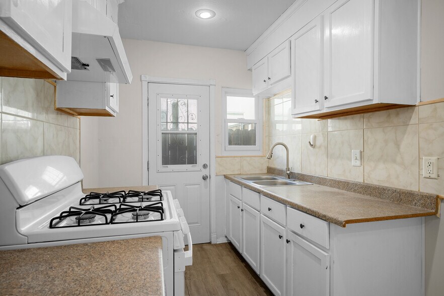 Building Photo - 325 Lafayette St