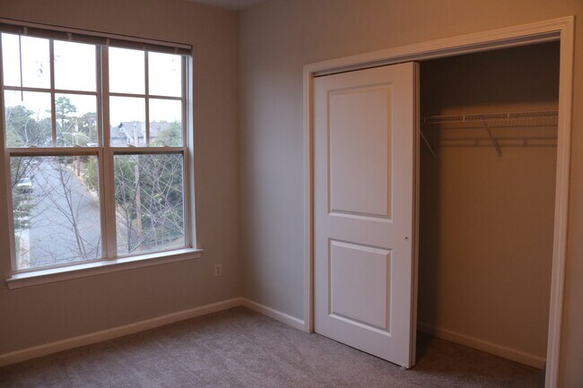 Building Photo - 1564 Walnut View Dr