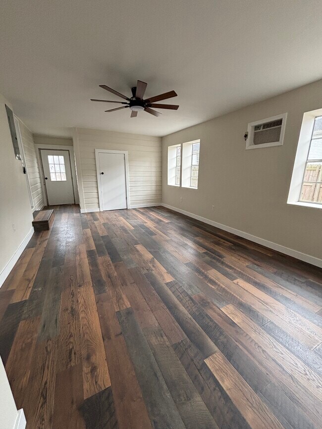 Building Photo - 1105 Reynolds Rd