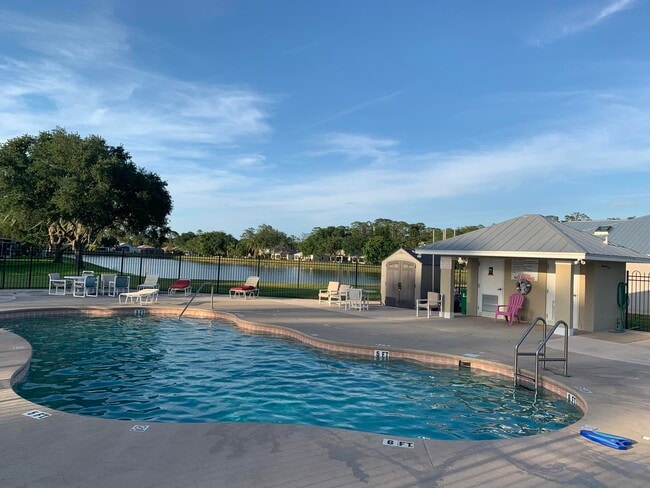 Building Photo - 1776 Vista Lake Cir