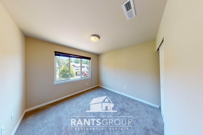 Building Photo - Stunning 4-Bedroom, 2.5-Bath Home within t...