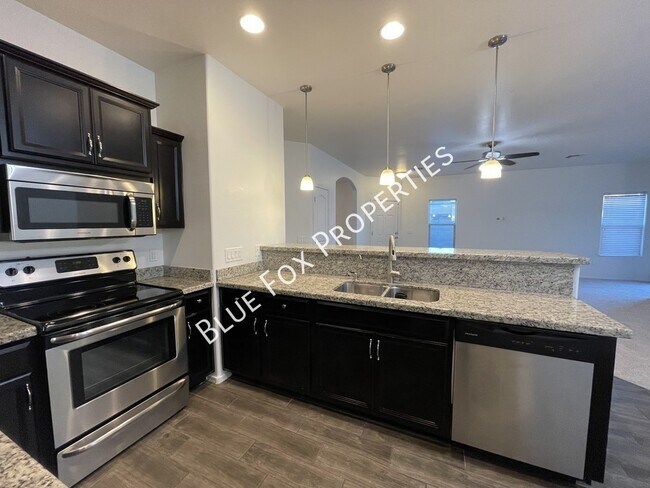 Building Photo - 8721 N Black Pine Dr
