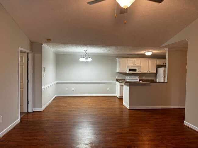 Building Photo - 2 Bedroom 2 Bath Condo