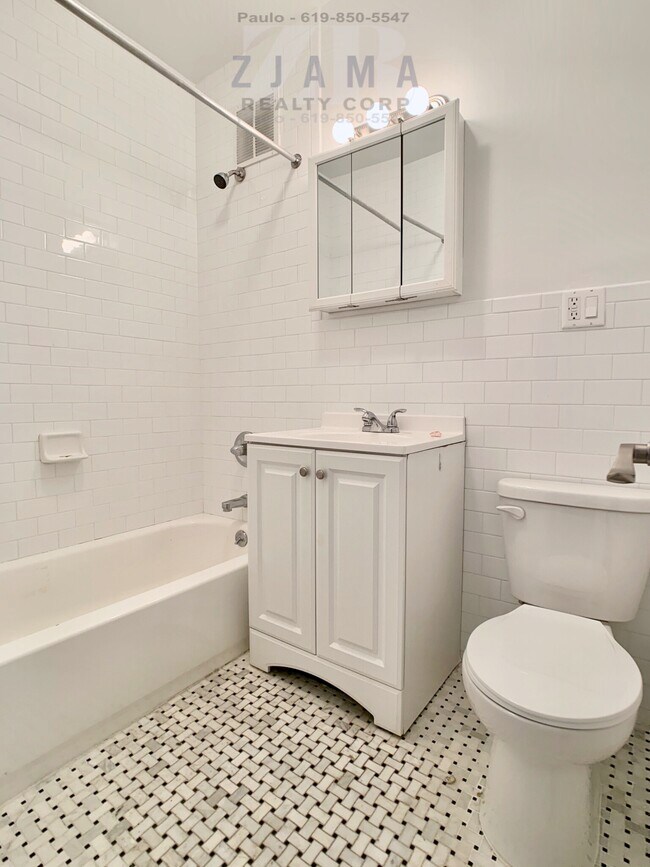 Building Photo - 142 St Pauls Pl