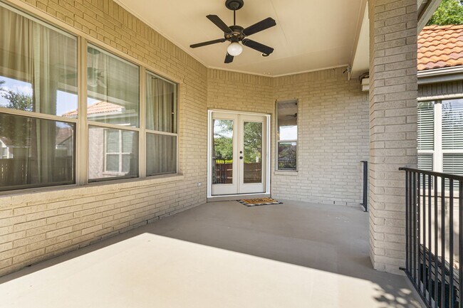 Building Photo - Corner Lot Beauty in Stone Oak Area