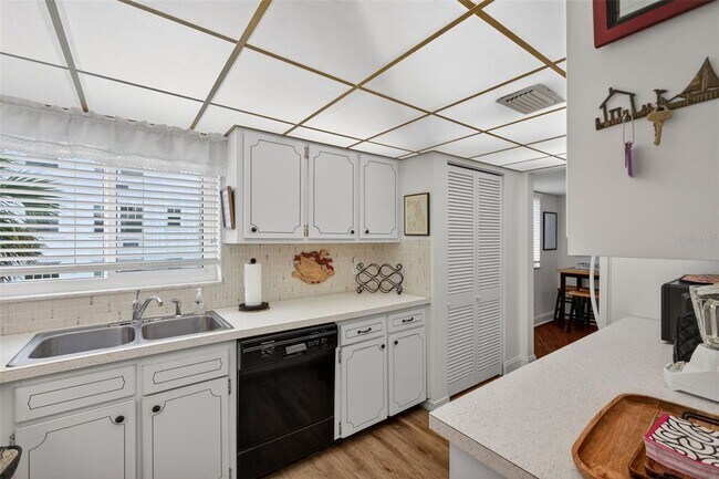 Building Photo - 1200 N Shore Dr NE