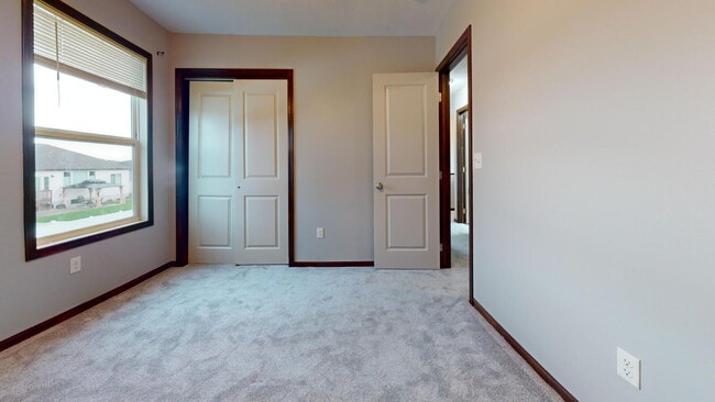 Building Photo - "Charming 3-Bed Townhouse with 2.5 Baths &...