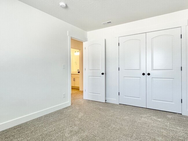 Building Photo - Beautiful Poolside Townhome at The Exchange!