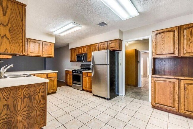 Building Photo - 4753 Fairbanks Dr