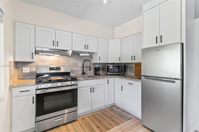 Building Photo - 715 NE 6th St