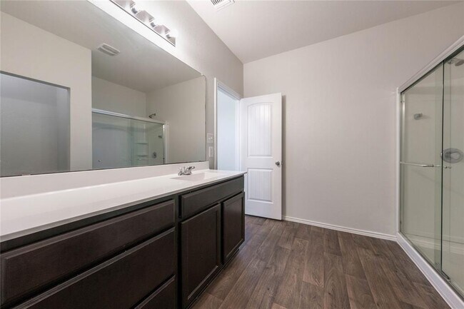 Building Photo - 15106 Kent Justin Dr