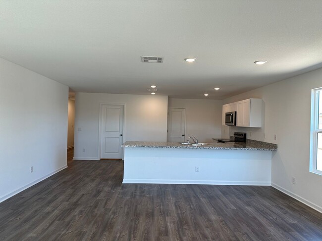 Building Photo - Beautiful New 2024 Construction 3 Bedroom ...